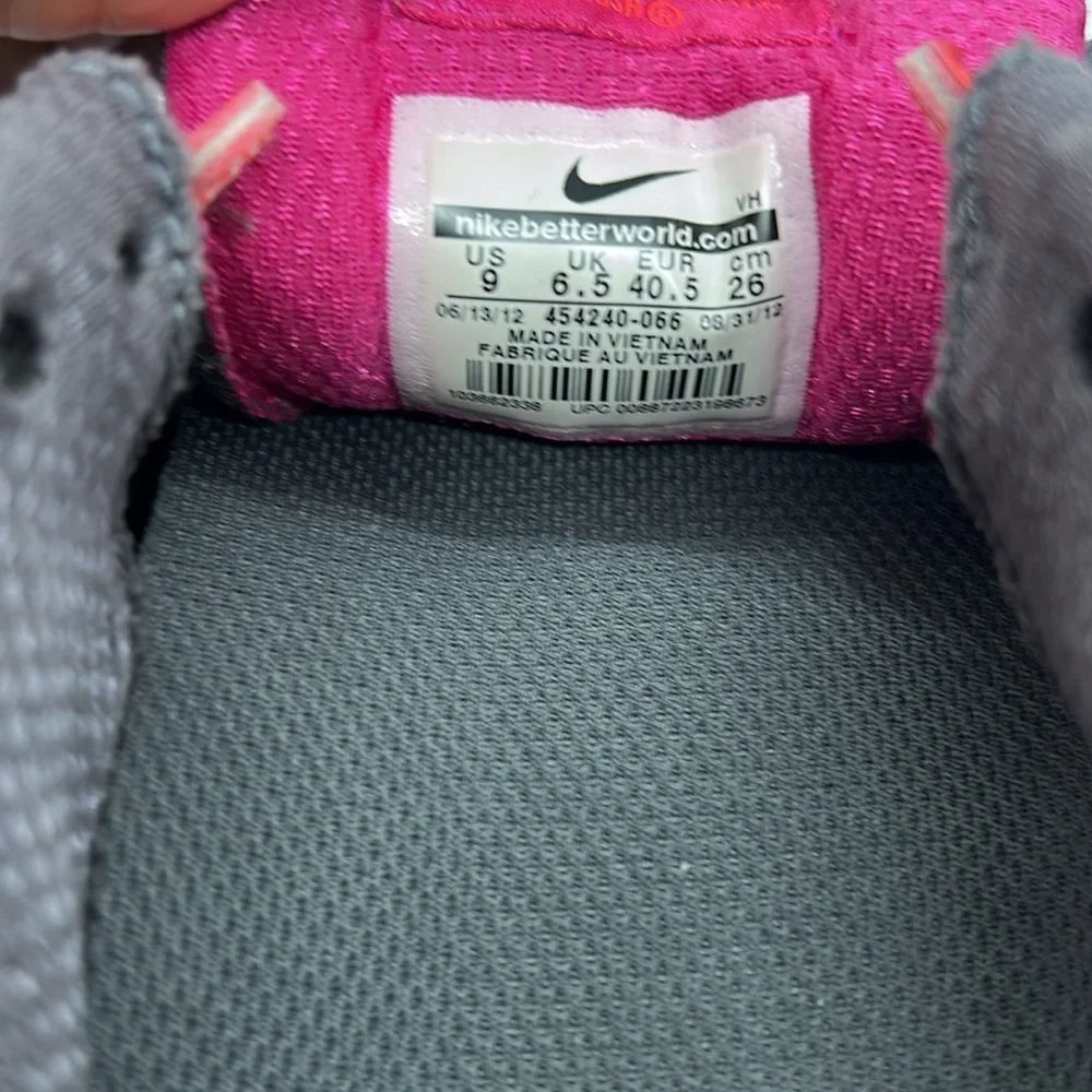 Nike Women's Gray and Hot Pink dual fusion ST2 Athletic Shoes